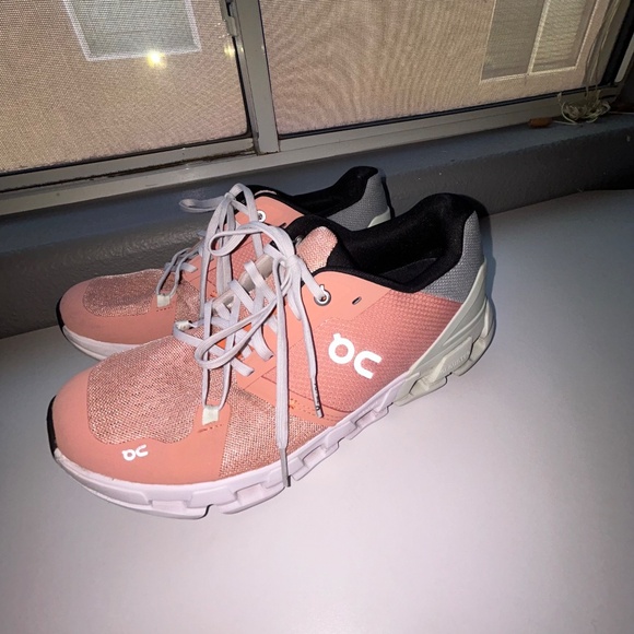 SIZE 10 | On Cloud Flyer 4 - Picture 3 of 8